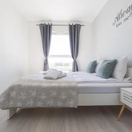 Seaside By Alqueen Apartment